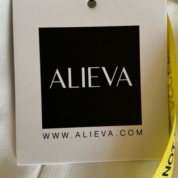 NWT Alieva Crop Top - Picture 5 of 8